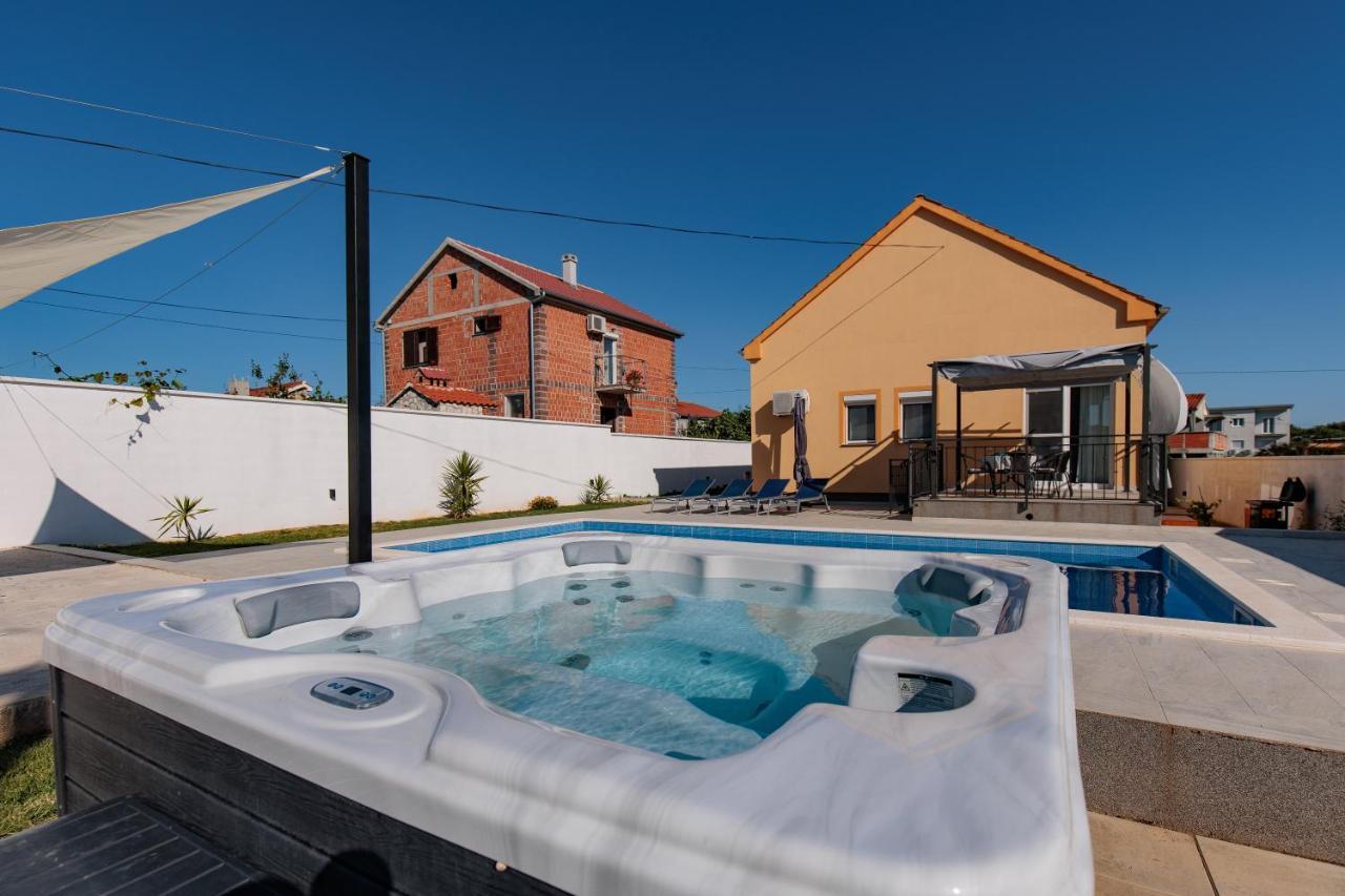 Villa Family And Friends Private Heated Pool With Jacuzzi Zadar Exteriér fotografie